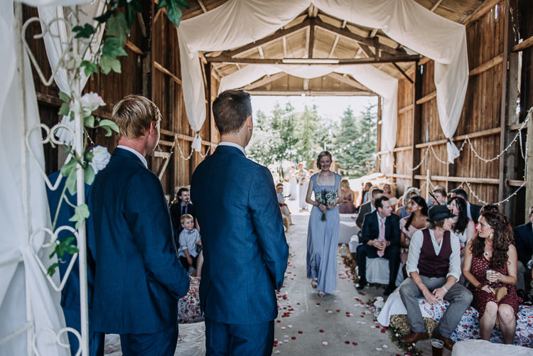 Rustic Farm Barn DIY Wedding http://www.kazooieloki.co.uk/