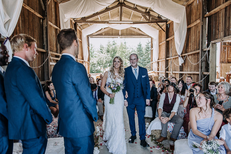 Rustic Farm Barn DIY Wedding http://www.kazooieloki.co.uk/