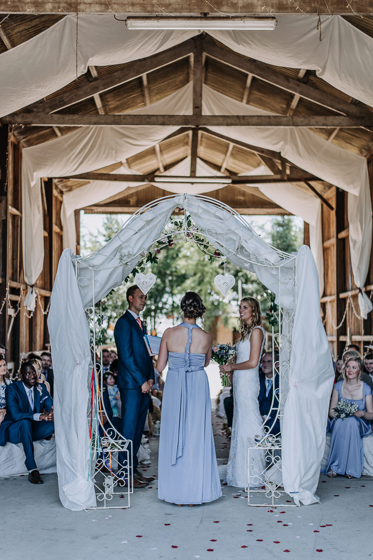 Rustic Farm Barn DIY Wedding http://www.kazooieloki.co.uk/