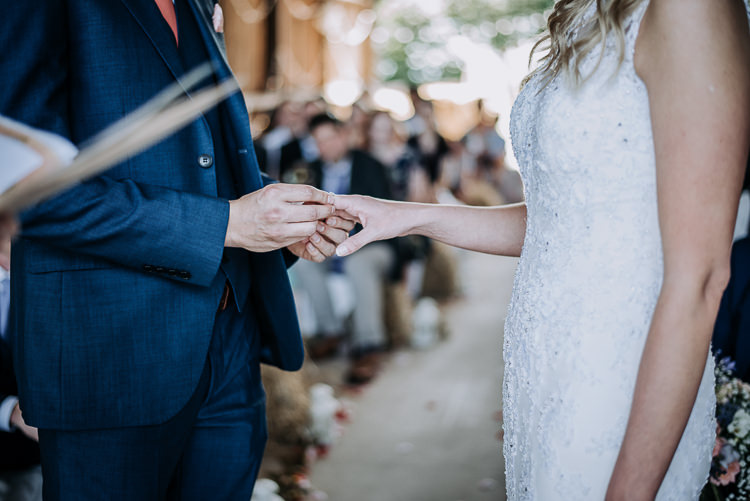 Rustic Farm Barn DIY Wedding http://www.kazooieloki.co.uk/