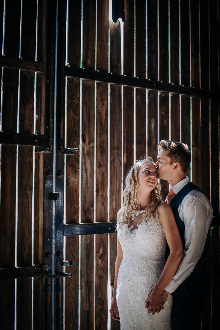 Rustic Farm Barn DIY Wedding http://www.kazooieloki.co.uk/