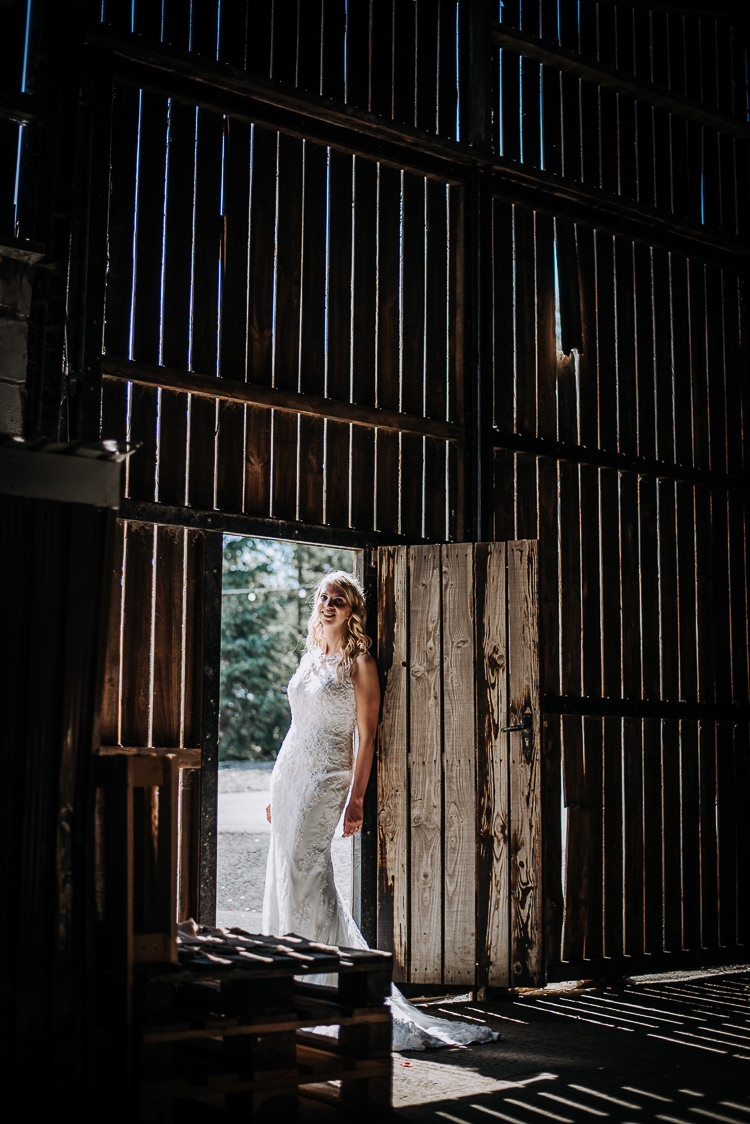 Rustic Farm Barn DIY Wedding http://www.kazooieloki.co.uk/