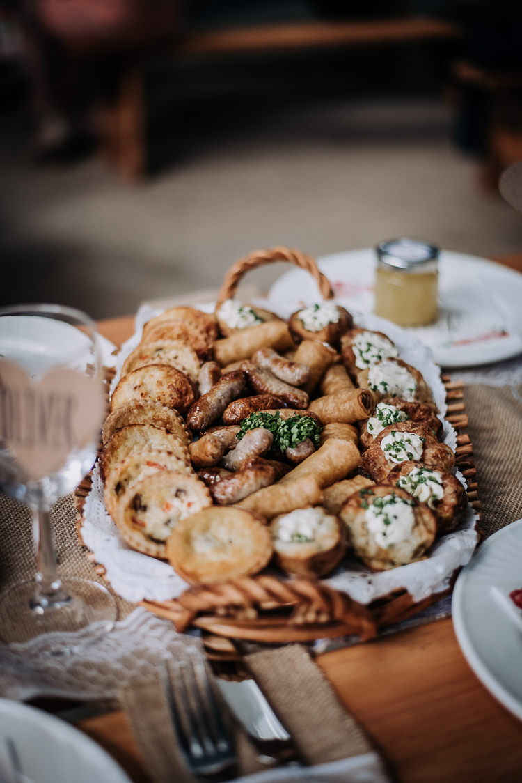 Buffet Food Picnic Tables Relaxed Rustic Farm Barn DIY Wedding http://www.kazooieloki.co.uk/