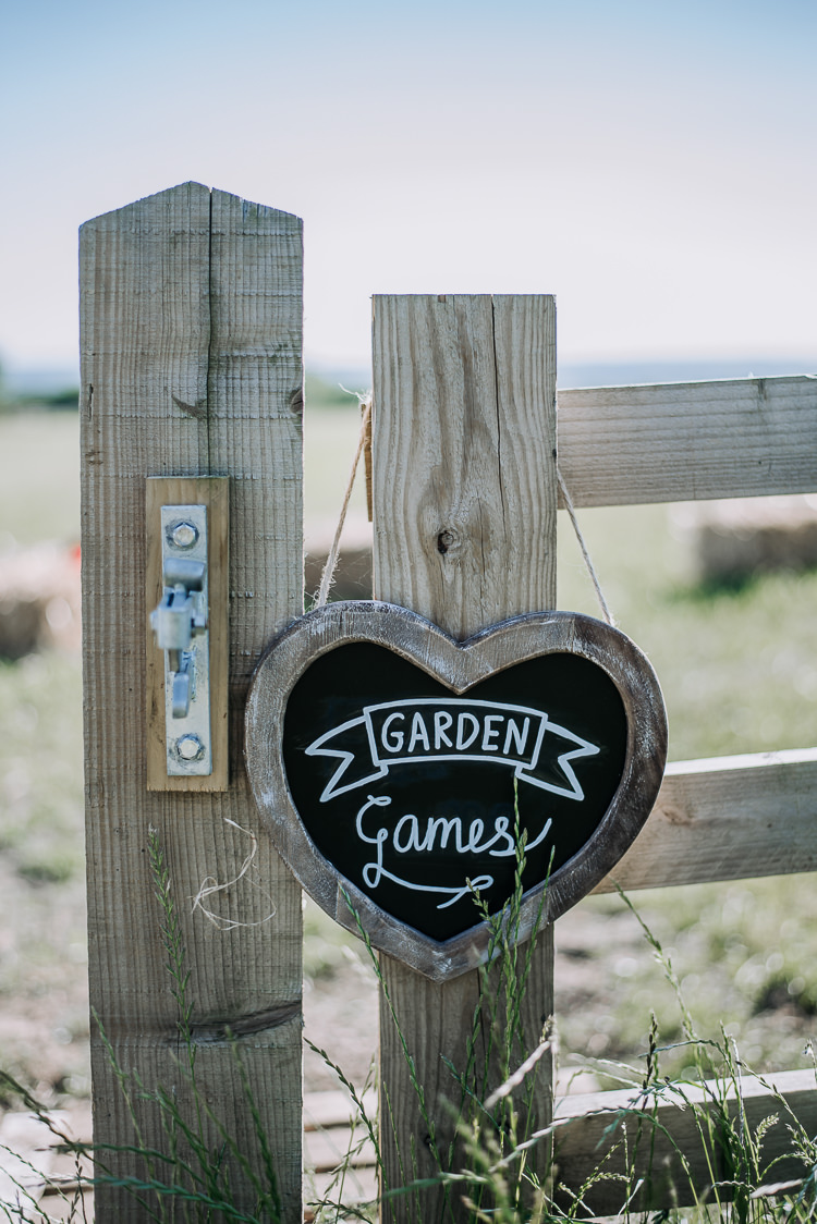 Rustic Farm Barn DIY Wedding http://www.kazooieloki.co.uk/