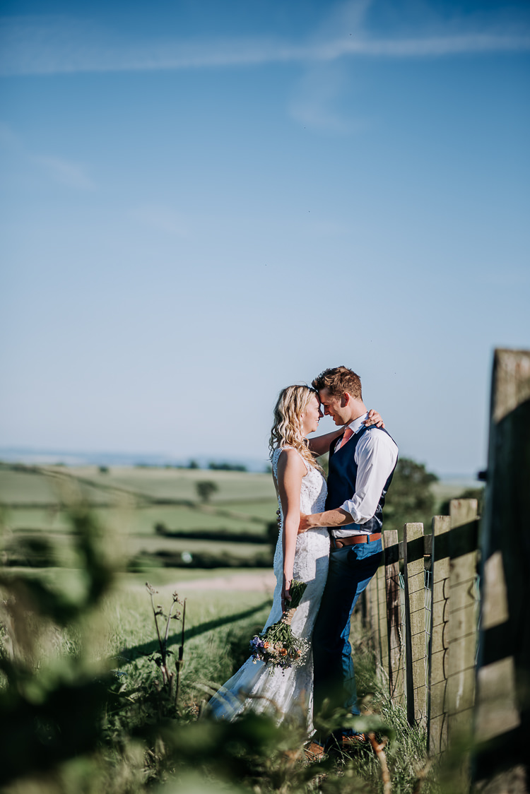 Rustic Farm Barn DIY Wedding http://www.kazooieloki.co.uk/