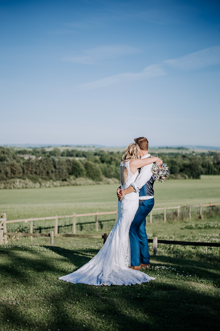 Rustic Farm Barn DIY Wedding http://www.kazooieloki.co.uk/