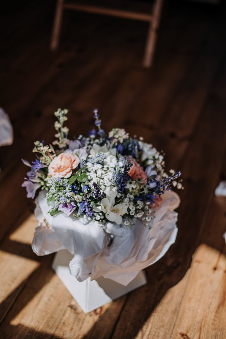 Bouquet Flowers Bride Bridal Lavender Wax Rustic Farm Barn DIY Wedding http://www.kazooieloki.co.uk/