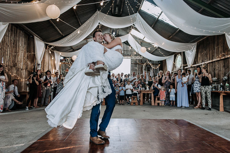 Rustic Farm Barn DIY Wedding http://www.kazooieloki.co.uk/