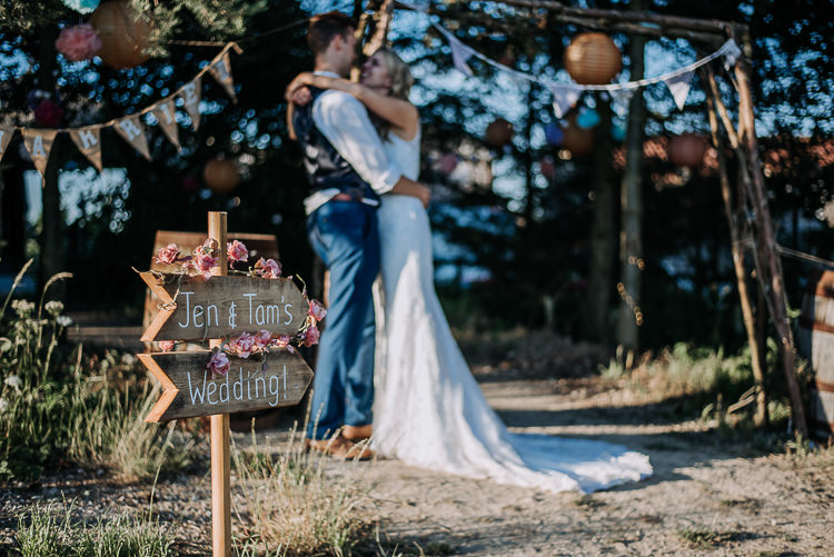 Rustic Farm Barn DIY Wedding http://www.kazooieloki.co.uk/