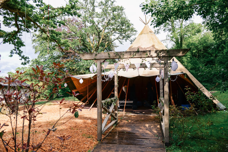 Camp Festival Style Chilled Wedding http://www.memoriesmilestones.co.uk/