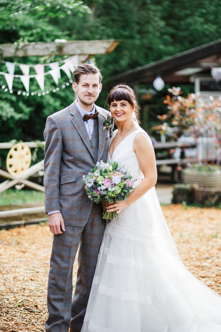 Camp Festival Style Chilled Wedding, image size:750x1125