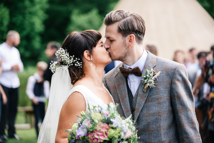 Camp Festival Style Chilled Wedding http://www.memoriesmilestones.co.uk/