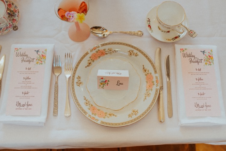 Vintage China Decor Place Setting Retro Kitsch Pastel Mint Pink Wedding Ideas http://www.beckyryanphotography.co.uk/