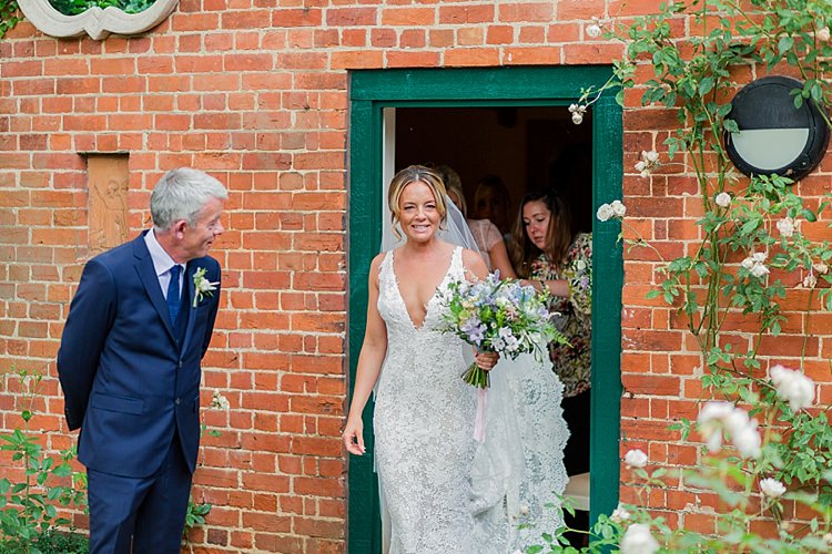 Pretty Light English Country Garden Wedding http://kerriemitchell.co.uk/