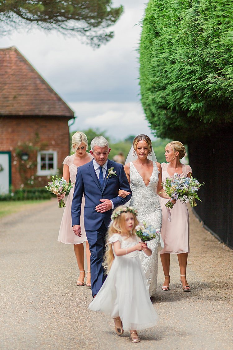 Pretty Light English Country Garden Wedding http://kerriemitchell.co.uk/