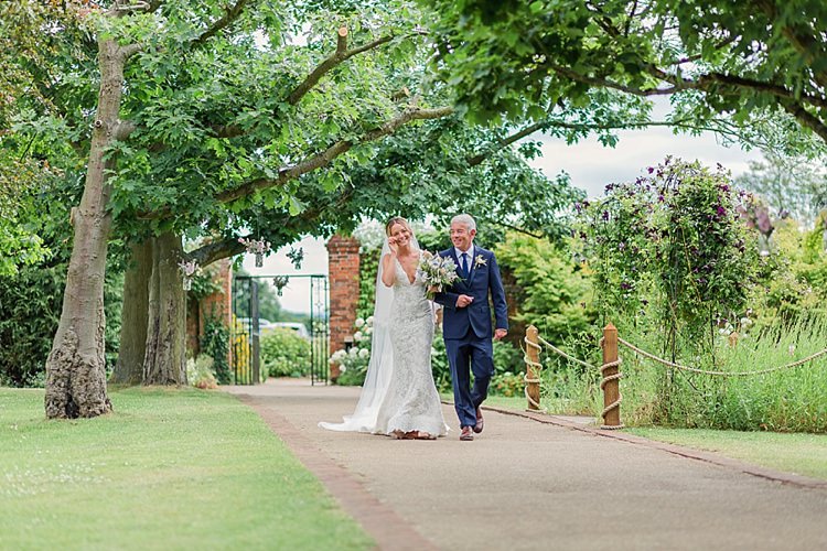 Pretty Light English Country Garden Wedding http://kerriemitchell.co.uk/