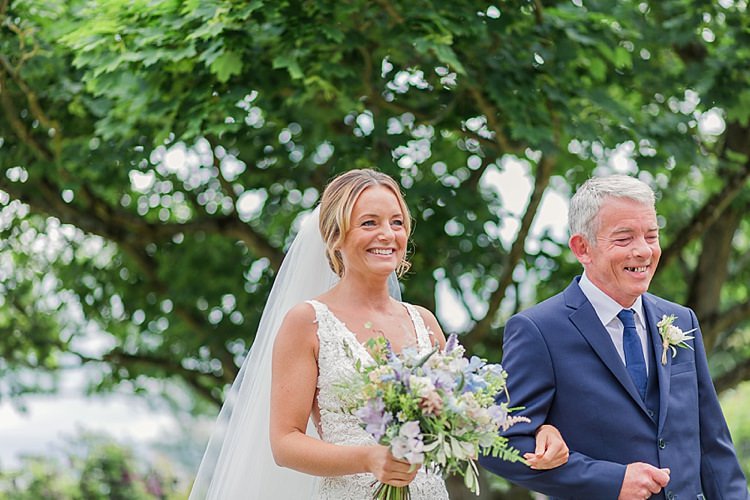 Pretty Light English Country Garden Wedding http://kerriemitchell.co.uk/