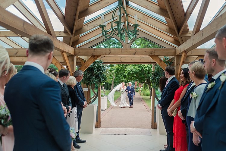 Pretty Light English Country Garden Wedding http://kerriemitchell.co.uk/