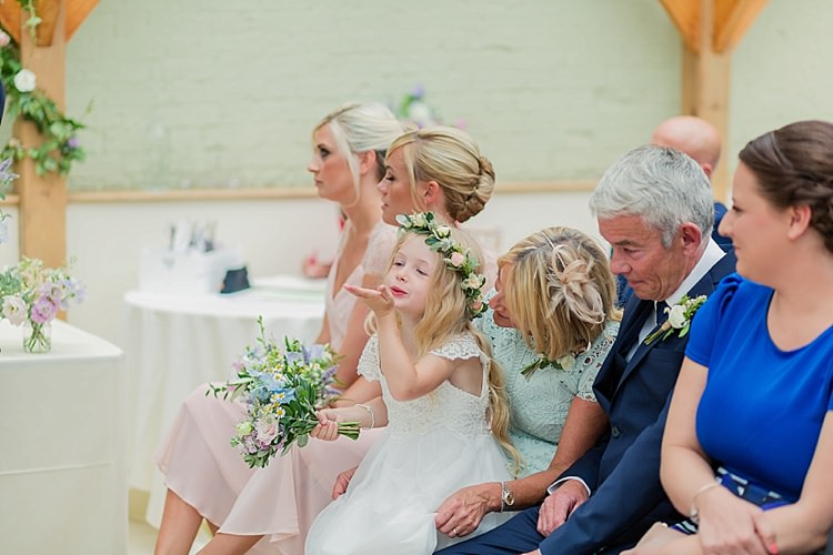 Pretty Light English Country Garden Wedding http://kerriemitchell.co.uk/