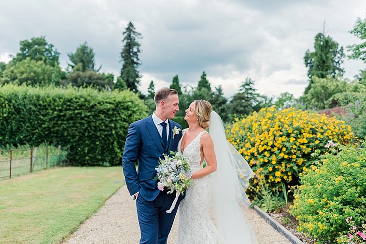 Pretty Light English Country Garden Wedding http://kerriemitchell.co.uk/