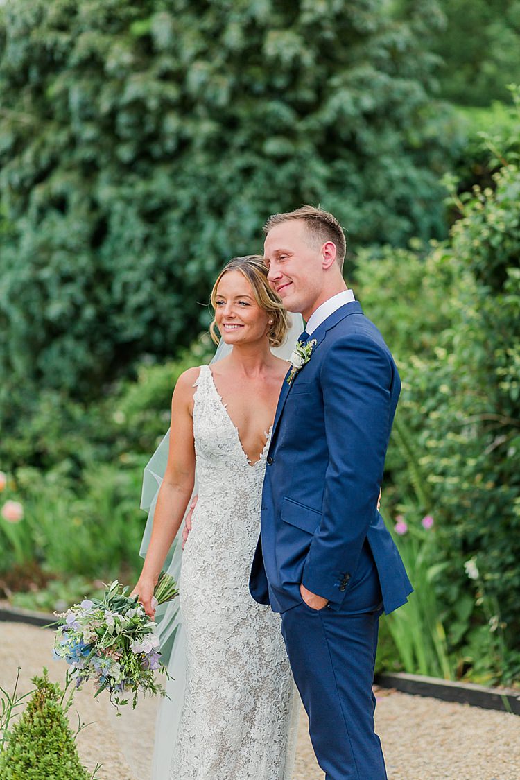 Pretty Light English Country Garden Wedding http://kerriemitchell.co.uk/