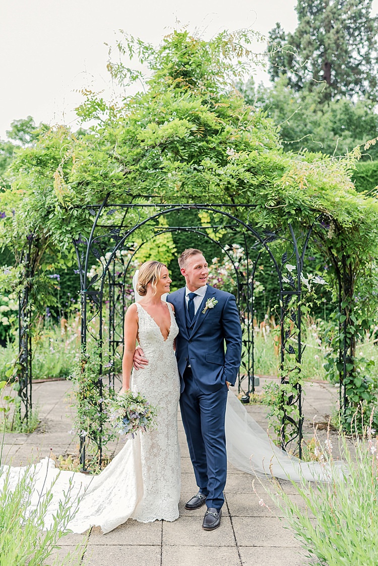 Pretty Light English Country Garden Wedding http://kerriemitchell.co.uk/
