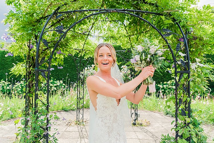 Pretty Light English Country Garden Wedding http://kerriemitchell.co.uk/