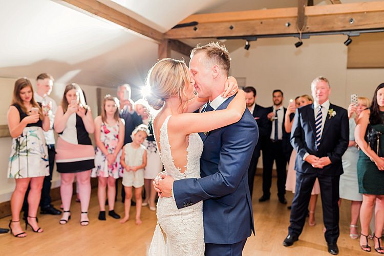 Pretty Light English Country Garden Wedding http://kerriemitchell.co.uk/