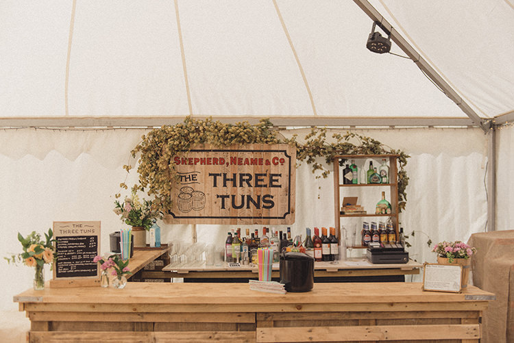 Pallet Wooden Bar DIY Rustic Woodland Marquee Wedding http://www.rebeccadouglas.co.uk/