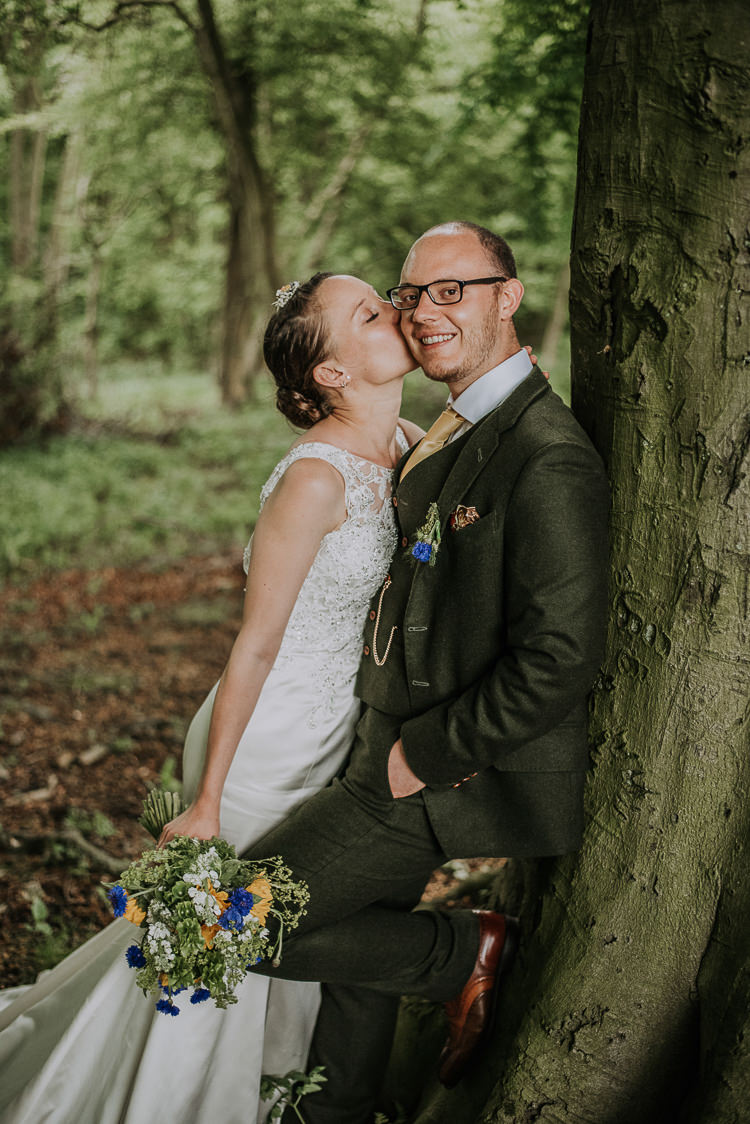 DIY Outdoor Tipi Vineyard Wedding http://www.kazooieloki.co.uk/