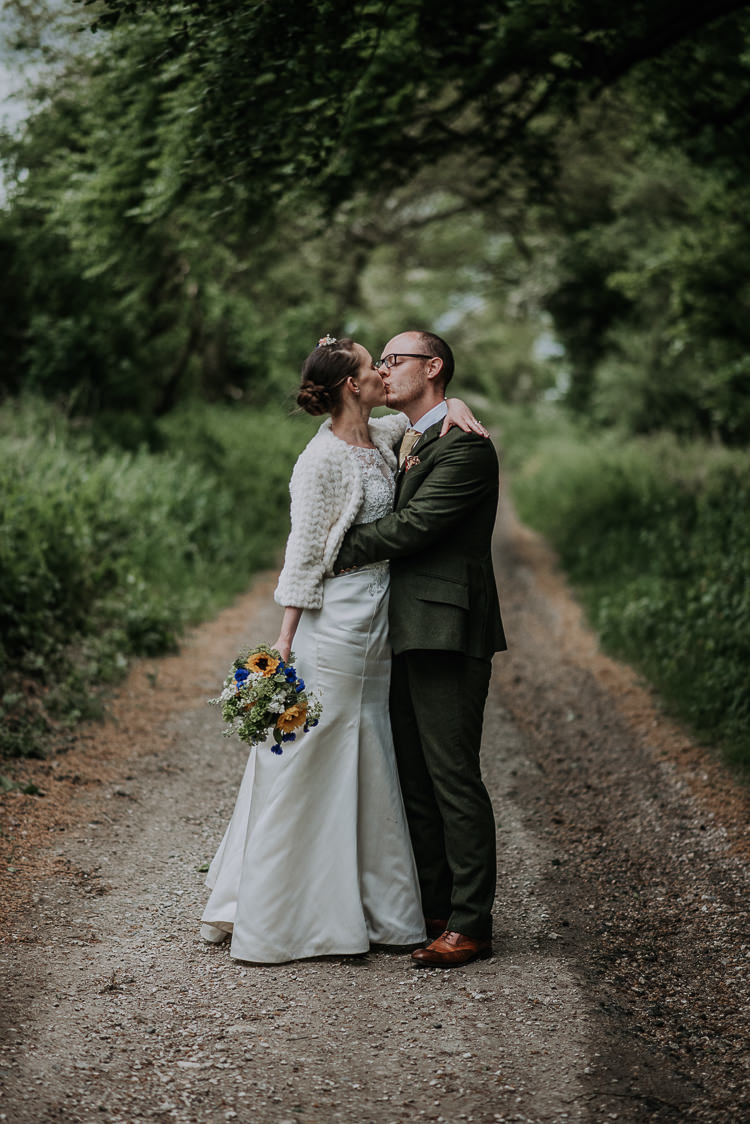DIY Outdoor Tipi Vineyard Wedding http://www.kazooieloki.co.uk/