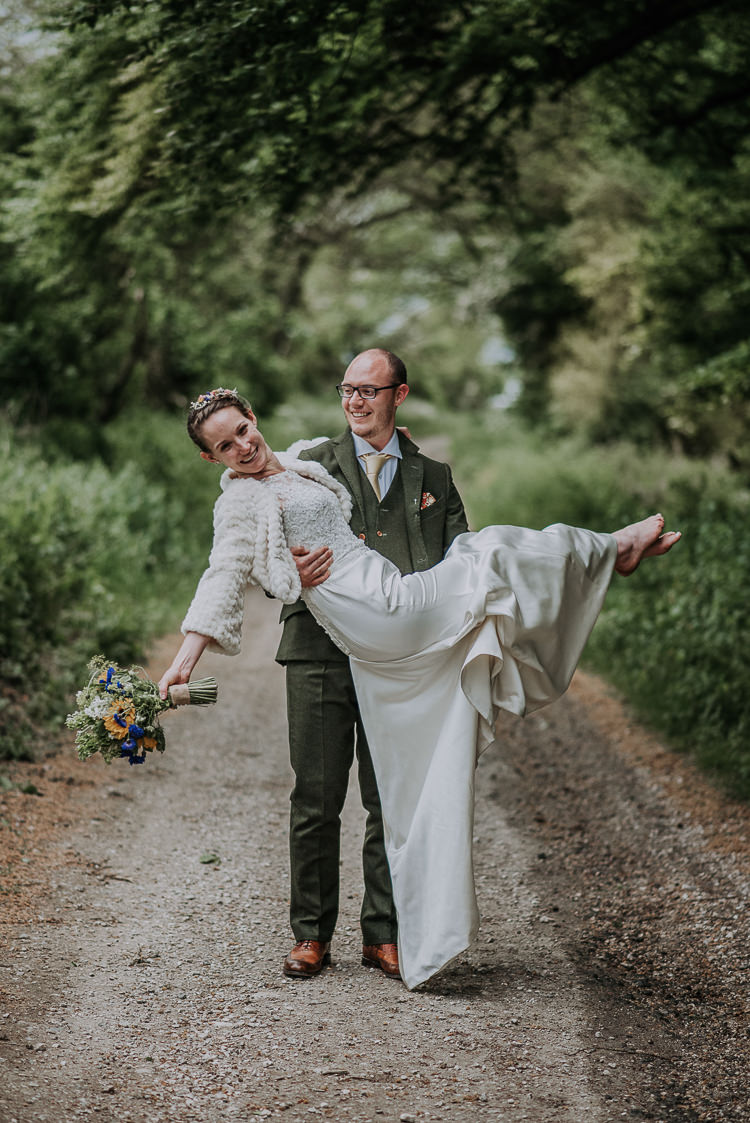 DIY Outdoor Tipi Vineyard Wedding http://www.kazooieloki.co.uk/