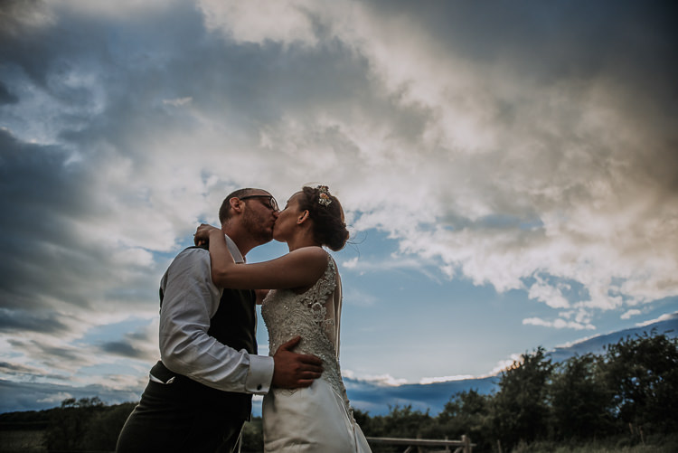 DIY Outdoor Tipi Vineyard Wedding http://www.kazooieloki.co.uk/