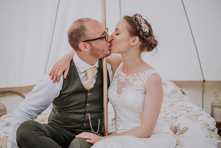 DIY Outdoor Tipi Vineyard Wedding http://www.kazooieloki.co.uk/