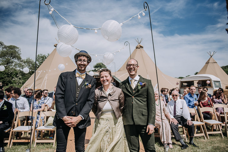 DIY Outdoor Tipi Vineyard Wedding http://www.kazooieloki.co.uk/