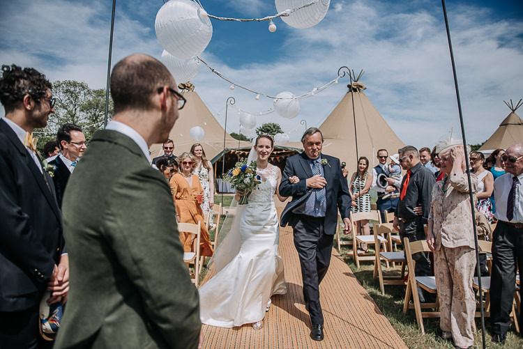 DIY Outdoor Tipi Vineyard Wedding http://www.kazooieloki.co.uk/