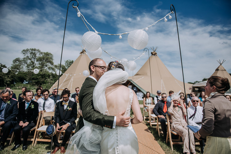 DIY Outdoor Tipi Vineyard Wedding http://www.kazooieloki.co.uk/
