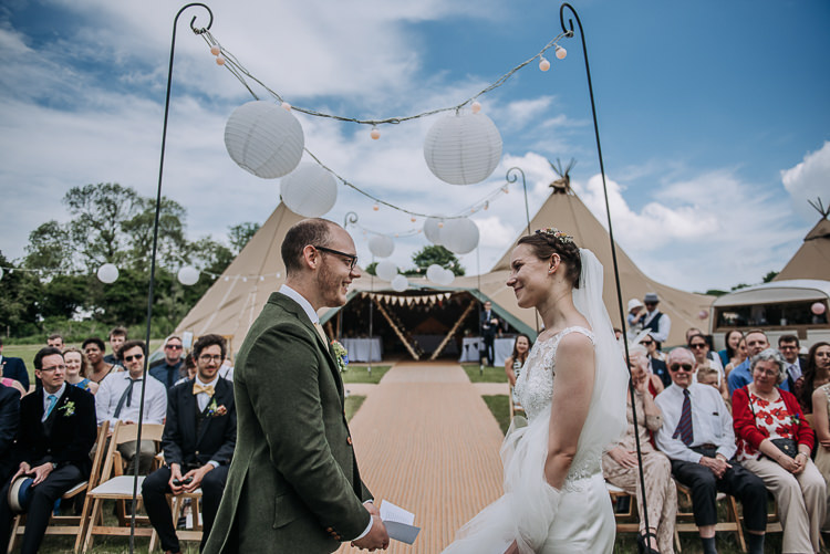 DIY Outdoor Tipi Vineyard Wedding http://www.kazooieloki.co.uk/