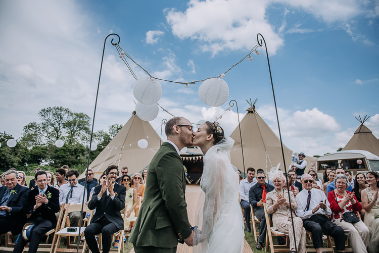 DIY Outdoor Tipi Vineyard Wedding http://www.kazooieloki.co.uk/