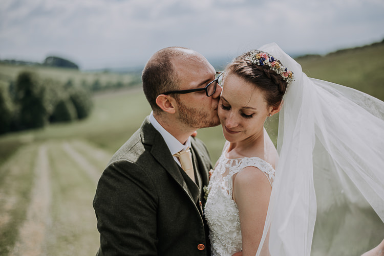 DIY Outdoor Tipi Vineyard Wedding http://www.kazooieloki.co.uk/