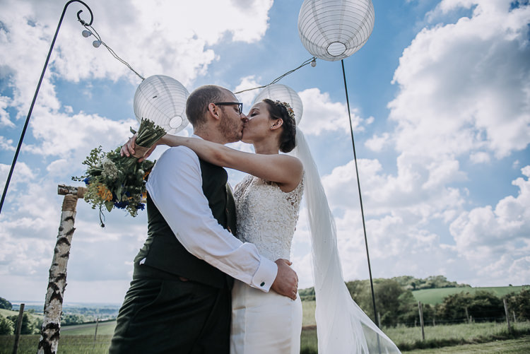 DIY Outdoor Tipi Vineyard Wedding http://www.kazooieloki.co.uk/