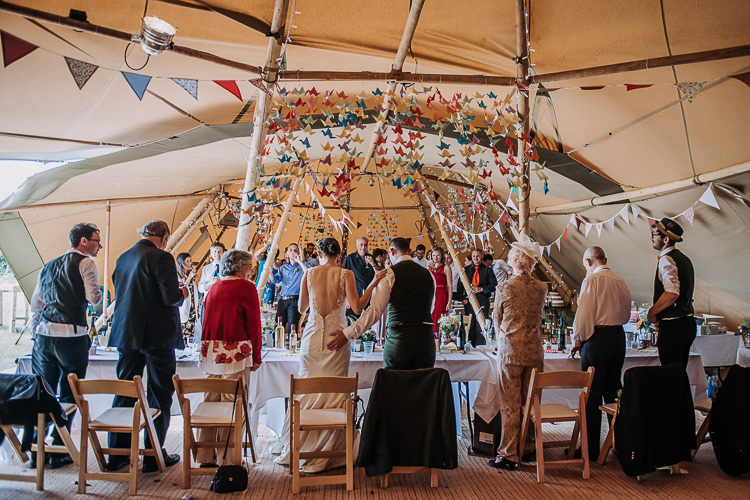 DIY Outdoor Tipi Vineyard Wedding http://www.kazooieloki.co.uk/