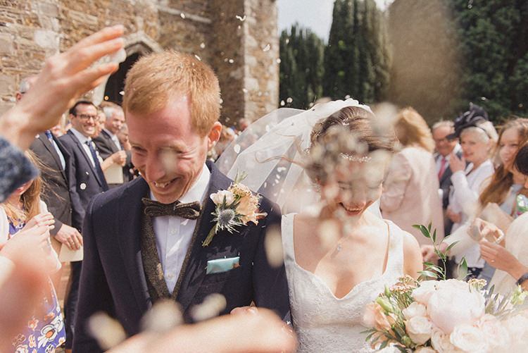 Confetti Throw Relaxed Home Made Love Barn Wedding http://www.rebeccadouglas.co.uk/