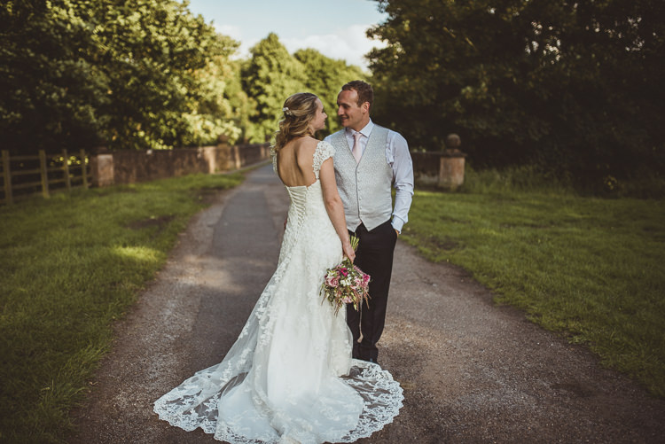 Enchanting Woods Inspired Country Wedding http://alexapenberthy.com/