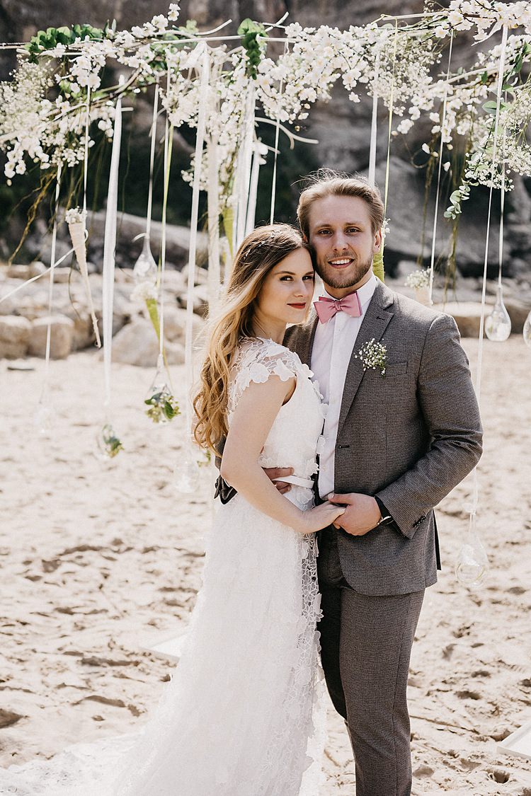 Beach Ribbon Whimsical Greenery Wedding Ideas Sea http://eglejo.lt/
