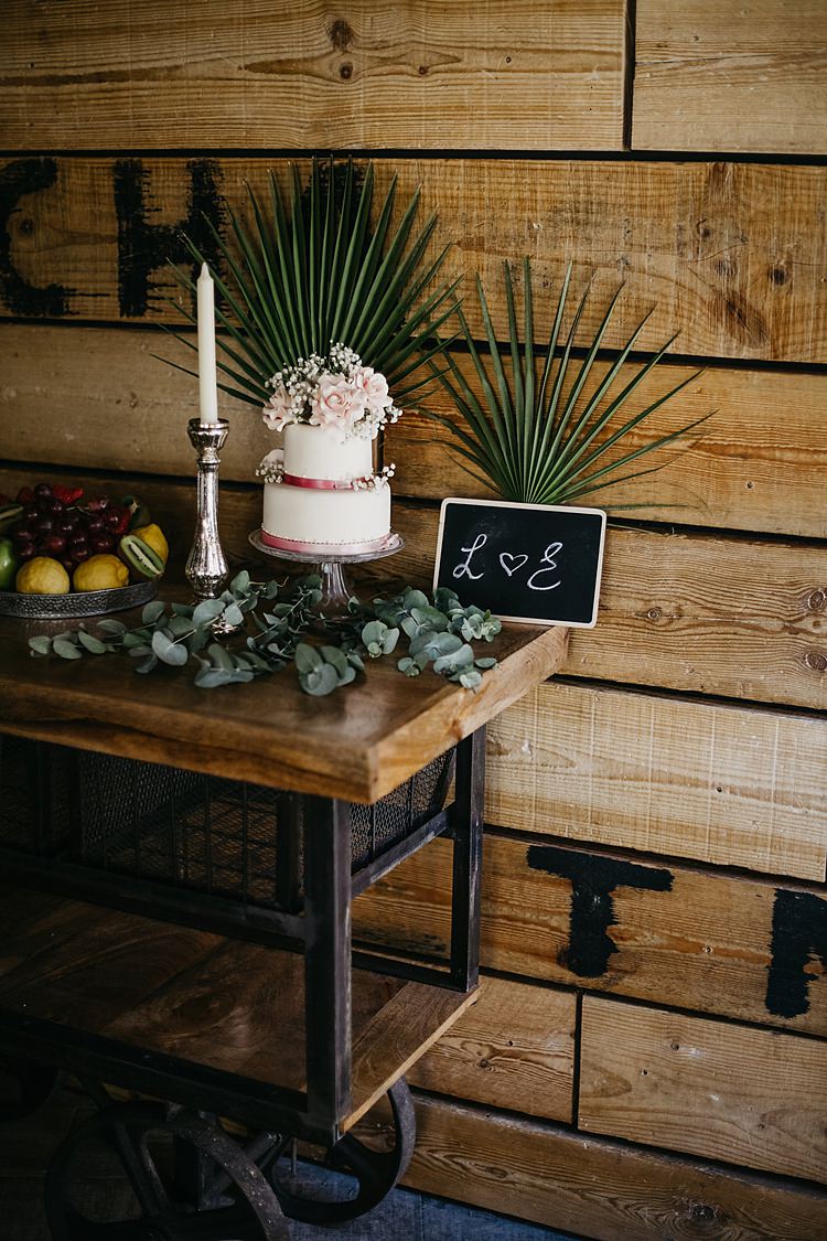 Cake Decor Whimsical Greenery Wedding Ideas Sea http://eglejo.lt/
