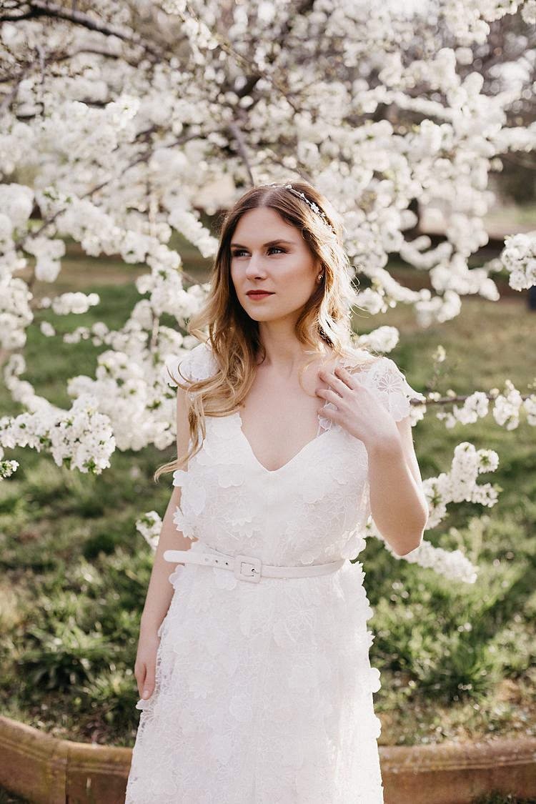Bride Blossom Whimsical Greenery Wedding Ideas Sea http://eglejo.lt/