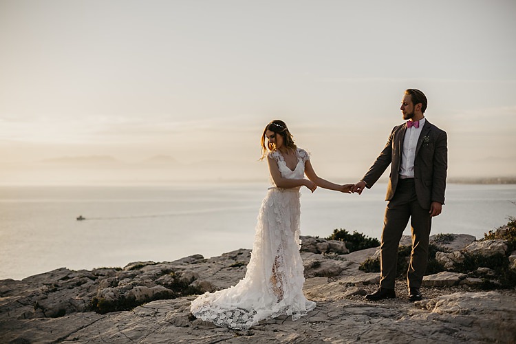 Bride Groom Sunset Cliff Whimsical Greenery Wedding Ideas Sea http://eglejo.lt/