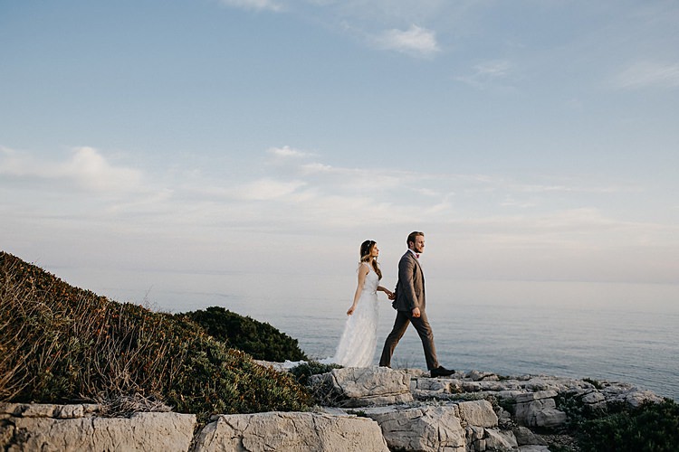Bride Groom Cliff Walk Whimsical Greenery Wedding Ideas Sea http://eglejo.lt/