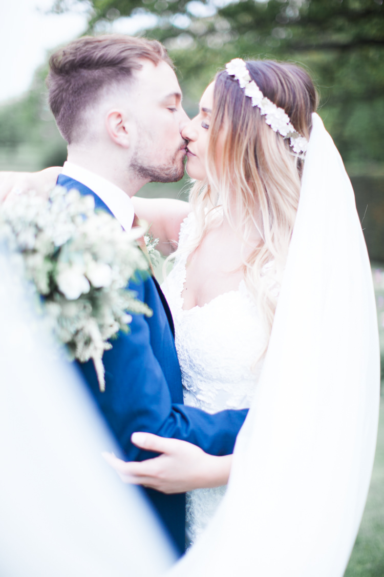 Beautifully Authentic Rustic Country House Wedding https://www.nikkismoments.com/